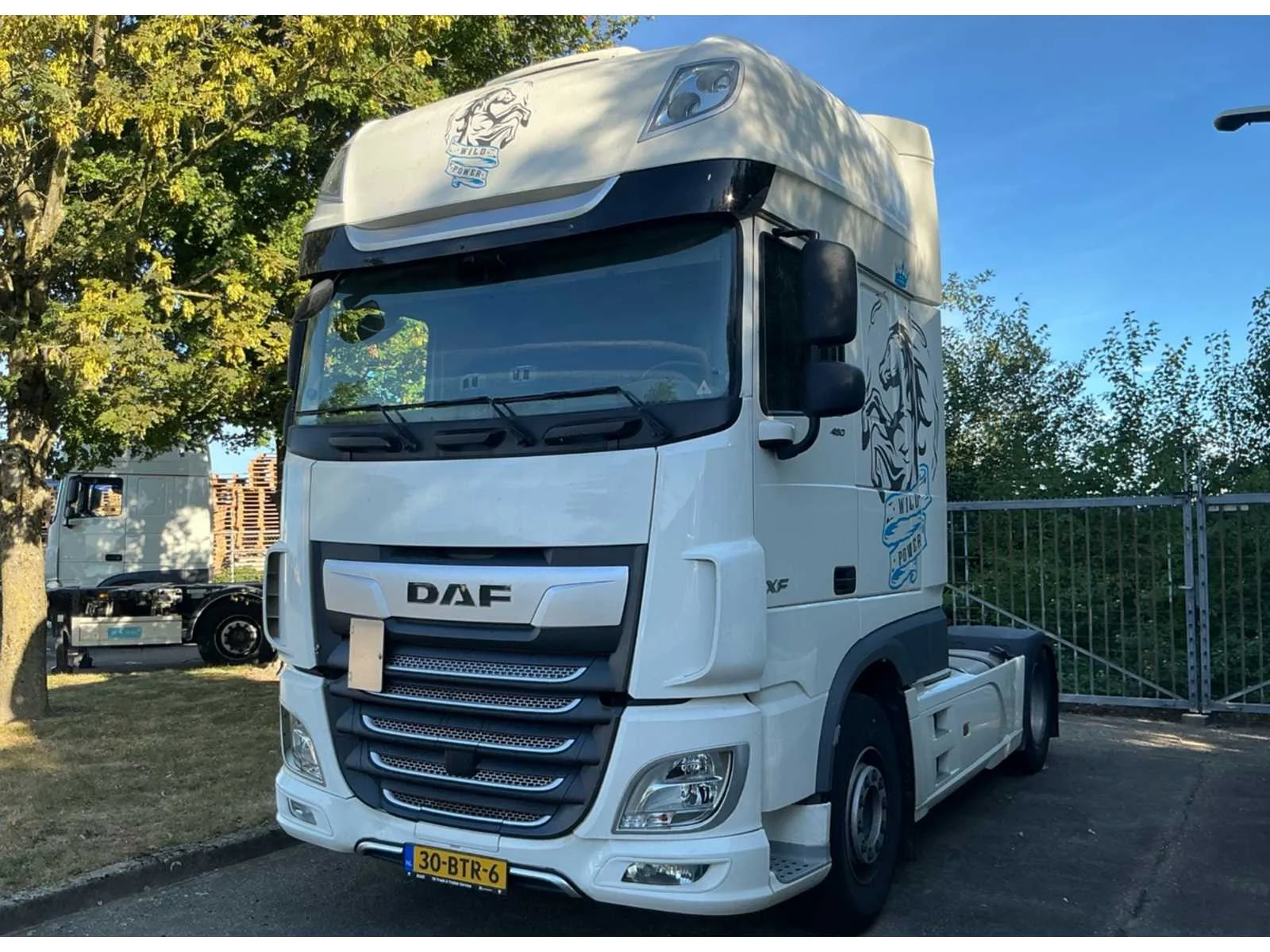 Executieveiling dodge ram trx, daf bakwagen en ander rollend materiaal