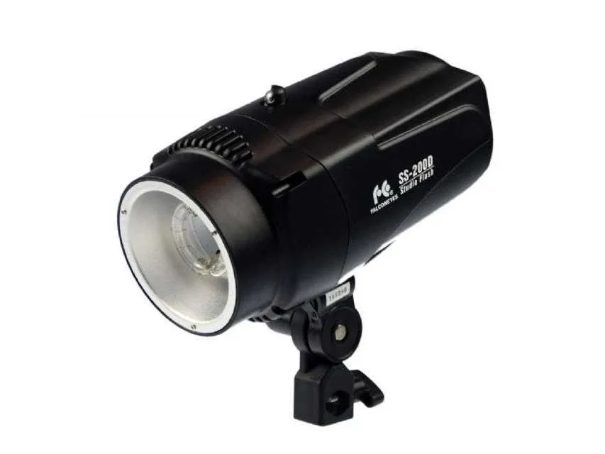 Executieveiling professioneel fotobedrijf met verlichting, fotostandaards, stellingen en intern transport