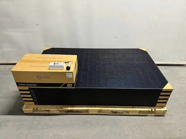 Exiom - set van 10 full black (375 wp) zonnepanelen en 1 solis 3.6k-s6 omvormer (1-fase) - afbeelding 1 van  10