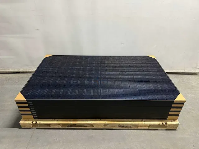 Exiom - set van 10 full black (375 wp) zonnepanelen en 1 solis 3.6k-s6 omvormer (1-fase) - afbeelding 3 van  10
