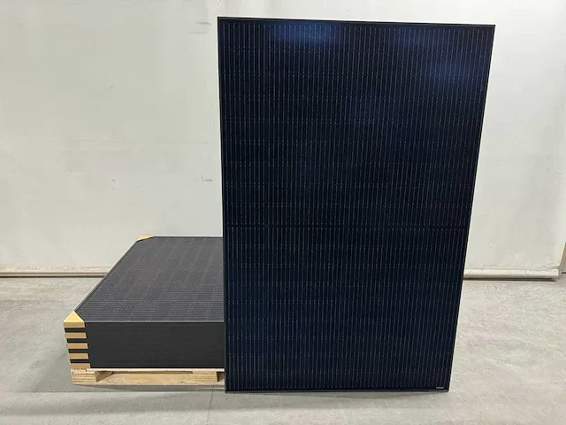 Exiom - set van 10 full black (410 wp) zonnepanelen en 1 solax x1-3.6-t-d omvormer (1-fase) - afbeelding 4 van  11
