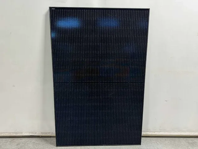 Exiom - set van 10 full black (410 wp) zonnepanelen en 1 solax x1-3.6-t-d omvormer (1-fase) - afbeelding 5 van  11