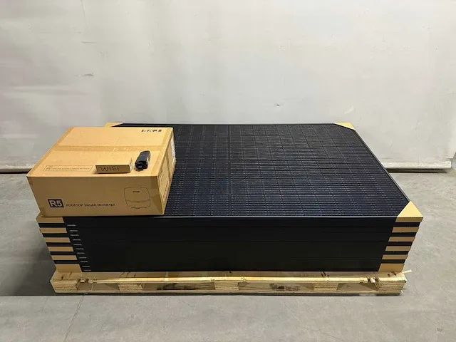 Exiom - set van 12 full black (375 wp) zonnepanelen en 1 saj 4kw omvormer (1-fase) - afbeelding 1 van  10