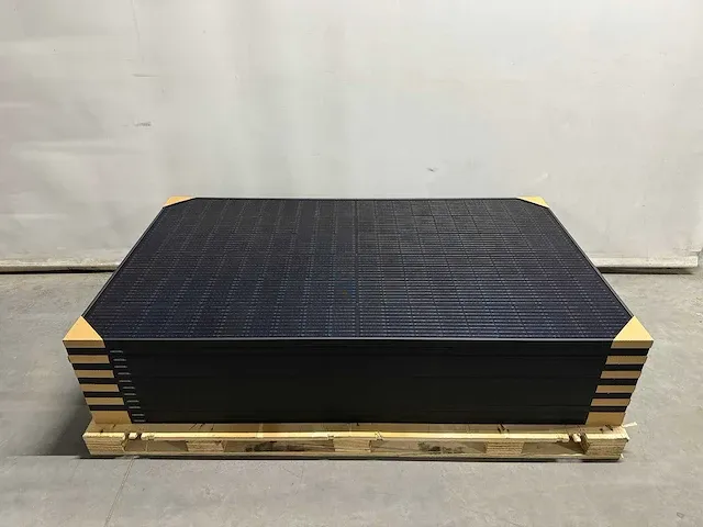 Exiom - set van 12 full black (375 wp) zonnepanelen en 1 saj 4kw omvormer (1-fase) - afbeelding 3 van  10