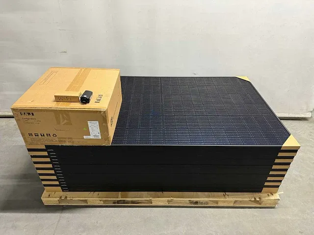 Exiom - set van 16 full black (375 wp) zonnepanelen en 1 saj 5kw omvormer (3-fase) - afbeelding 1 van  9