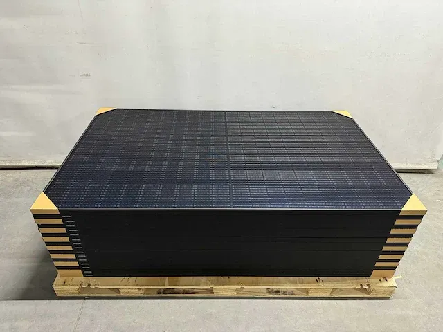 Exiom - set van 16 full black (375 wp) zonnepanelen en 1 saj 5kw omvormer (3-fase) - afbeelding 2 van  9