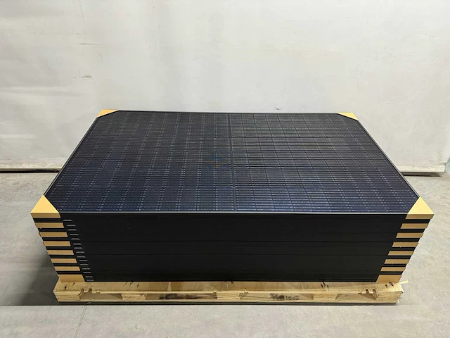 Exiom - set van 16 full black (375 wp) zonnepanelen en 1 saj 5kw omvormer (3-fase) - afbeelding 2 van  9