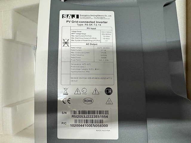 Exiom - set van 16 full black (375 wp) zonnepanelen en 1 saj 5kw omvormer (3-fase) - afbeelding 8 van  9