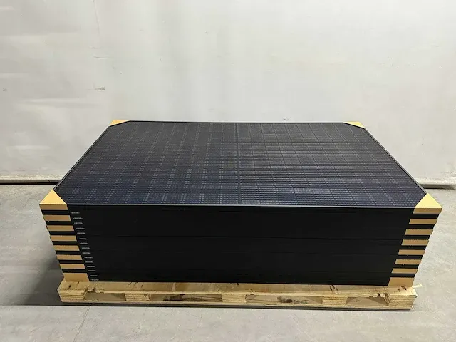 Exiom - set van 16 full black (375 wp) zonnepanelen en 1 solis 5k-s5 omvormer (3-fase) - afbeelding 4 van  11