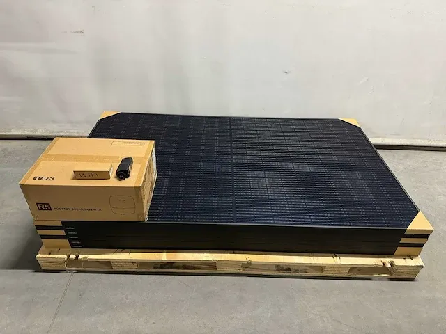 Exiom - set van 6 full black (375 wp) zonnepanelen en 1 saj 1,5kw omvormer (1-fase) - afbeelding 1 van  9