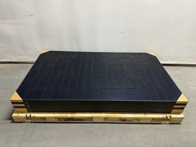 Exiom - set van 6 full black (375 wp) zonnepanelen en 1 saj 1,5kw omvormer (1-fase) - afbeelding 2 van  9