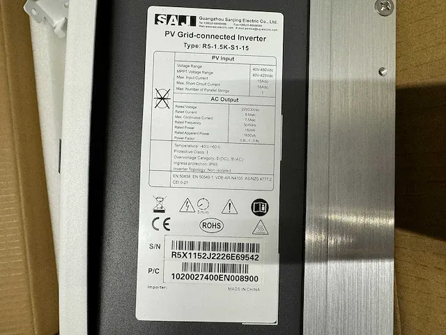 Exiom - set van 6 full black (375 wp) zonnepanelen en 1 saj 1,5kw omvormer (1-fase) - afbeelding 8 van  9
