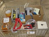 Expeditie koopje, w.o. tapedispensers, labeltangen en draadmand. - afbeelding 2 van  2