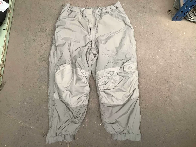 Extreme cold weather parka and trouser - afbeelding 4 van  5