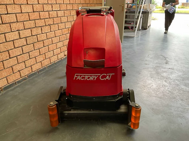 Factory cat 2800 vloerreiniger - afbeelding 7 van  13