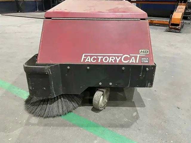 Factory cat model 34 zelfrijdende veegmachine - afbeelding 2 van  9