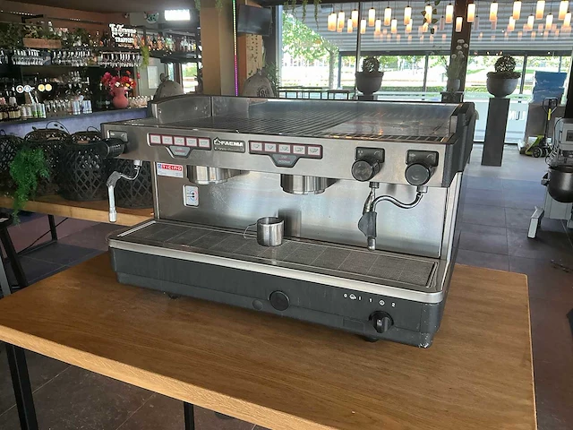 Faema - e98 - espressomachine - afbeelding 1 van  6