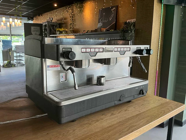 Faema - e98 - espressomachine - afbeelding 2 van  6