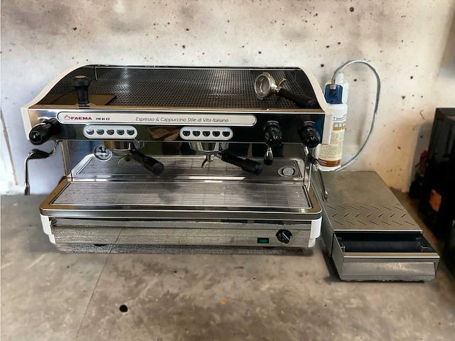 Faema e98 re espresso & cappuccino machine - afbeelding 1 van  9