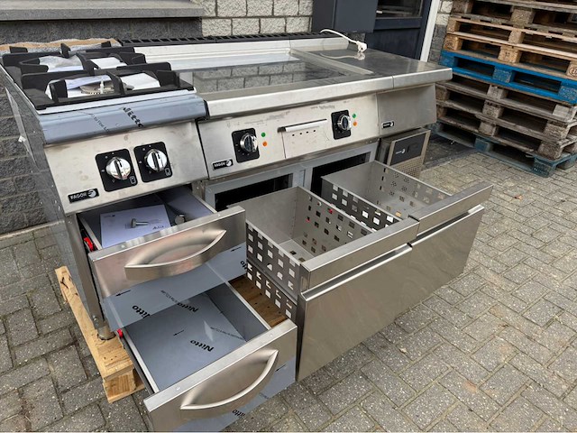 Fagor ongebruikt - gasfornuis + bakplaat + koelwerkbank - bakkooklijn - afbeelding 2 van  10