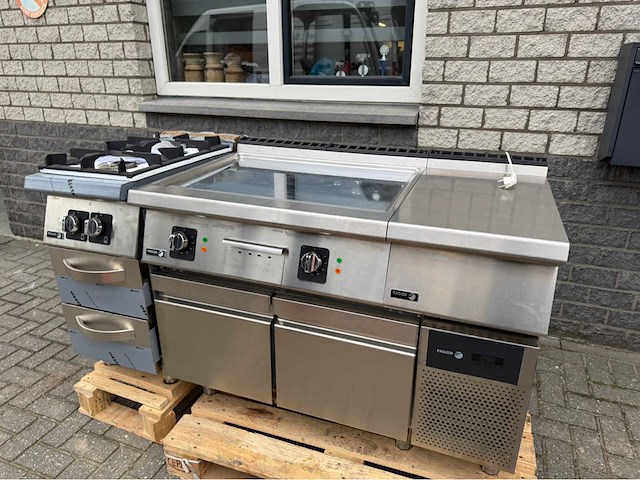 Fagor ongebruikt - gasfornuis + bakplaat + koelwerkbank - bakkooklijn - afbeelding 1 van  10