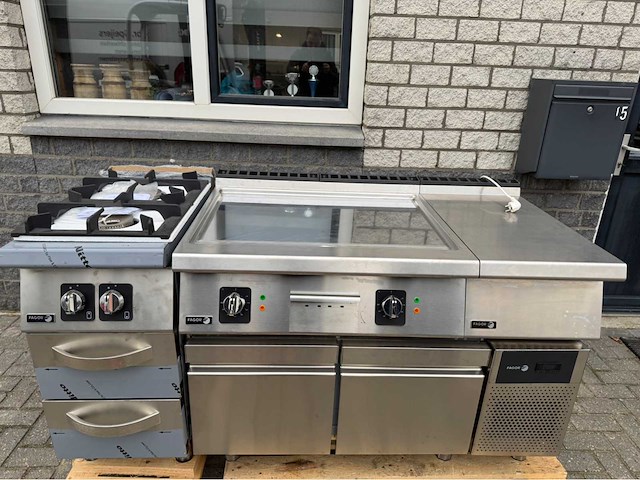Fagor ongebruikt - gasfornuis + bakplaat + koelwerkbank - bakkooklijn - afbeelding 3 van  10
