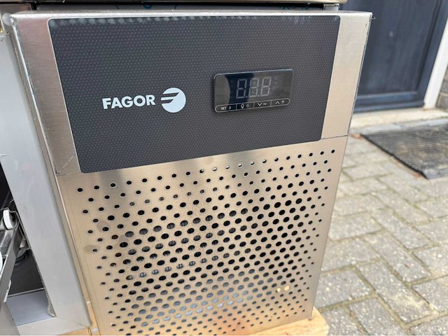 Fagor ongebruikt - gasfornuis + bakplaat + koelwerkbank - bakkooklijn - afbeelding 5 van  10