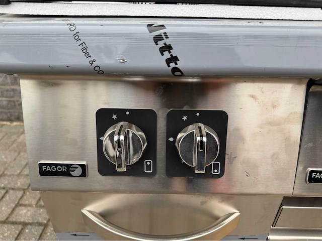 Fagor ongebruikt - gasfornuis + bakplaat + koelwerkbank - bakkooklijn - afbeelding 6 van  10