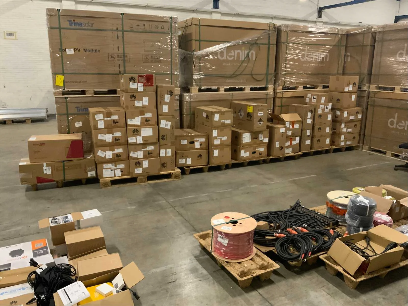 Faillissement solar clarity bv waaronder partijen zonnepanelen, omvormers, optimizers en benodigdheden