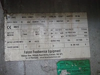 Falcon - afbeelding 3 van  11