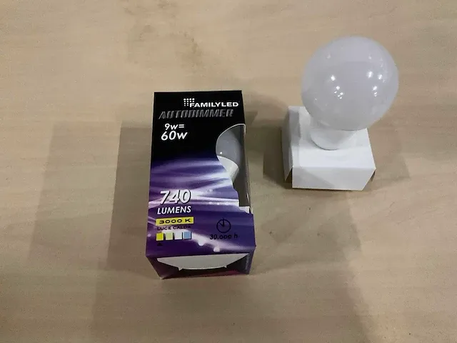 Familyled - fl-dim a6093 - dimbare ledlamp e27 9 watt (warm white 3000k) (192x) - afbeelding 1 van  4