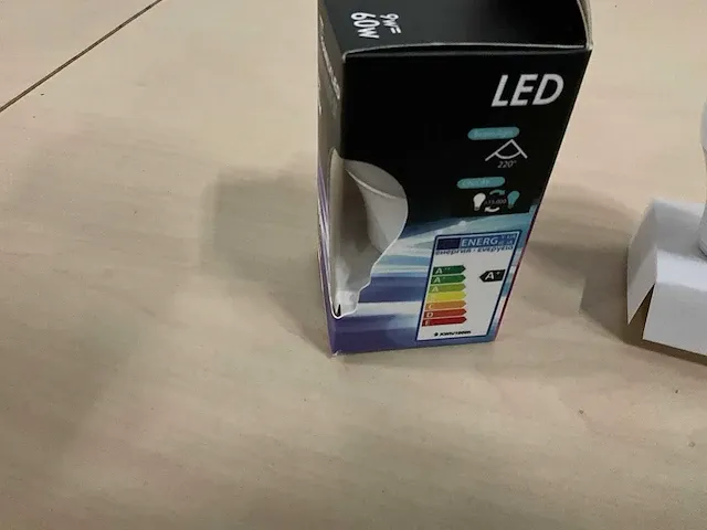Familyled - fl-dim a6093 - dimbare ledlamp e27 9 watt (warm white 3000k) (192x) - afbeelding 2 van  4