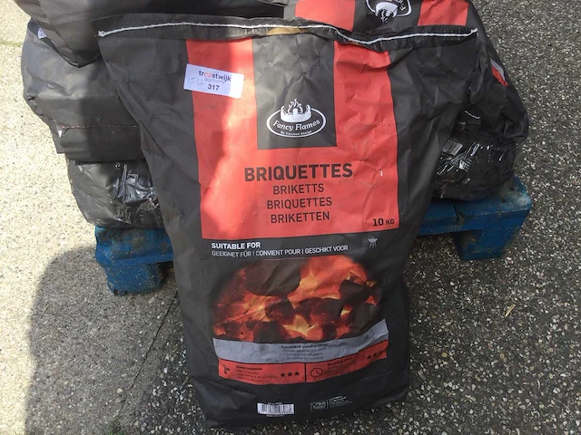 Fancy flames - 10 kilo - briketten zakken bbq (15x) - afbeelding 2 van  4