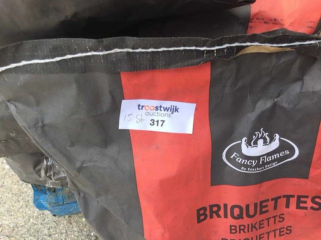Fancy flames - 10 kilo - briketten zakken bbq (15x) - afbeelding 4 van  4