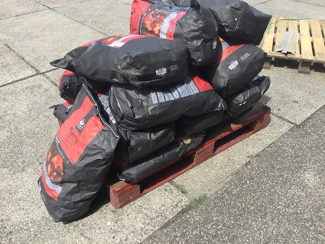 Fancy flames - 10 kilo - briketten zakken bbq (15x) - afbeelding 2 van  4