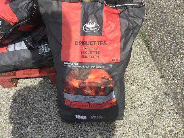 Fancy flames - 10 kilo - briketten zakken bbq (15x) - afbeelding 3 van  4