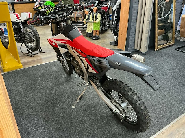 Fantic xef 250 motorfiets nieuw - afbeelding 8 van  13