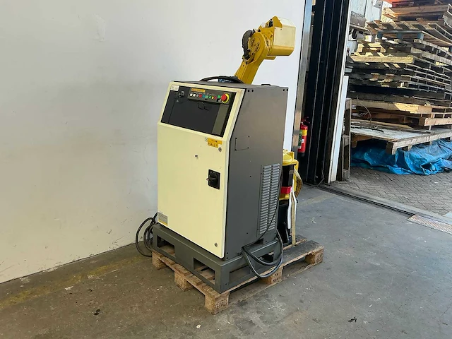 Fanuc - 1999 - m-6i - uitnamerobot - afbeelding 2 van  10