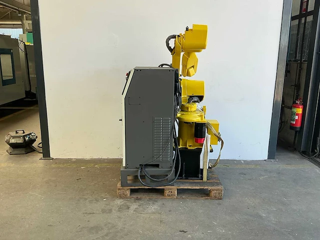 Fanuc - 1999 - m-6i - uitnamerobot - afbeelding 1 van  10