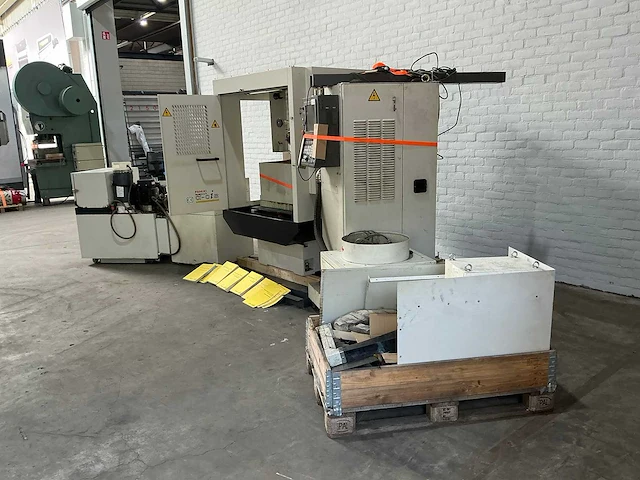 Fanuc - 2003 - robocut a-0ib - draadvonk- en erodeermachine - afbeelding 5 van  21