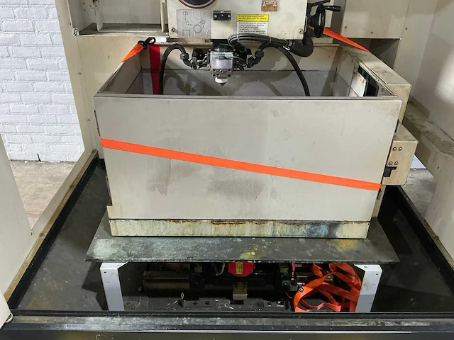 Fanuc - 2003 - robocut a-0ib - draadvonk- en erodeermachine - afbeelding 9 van  21
