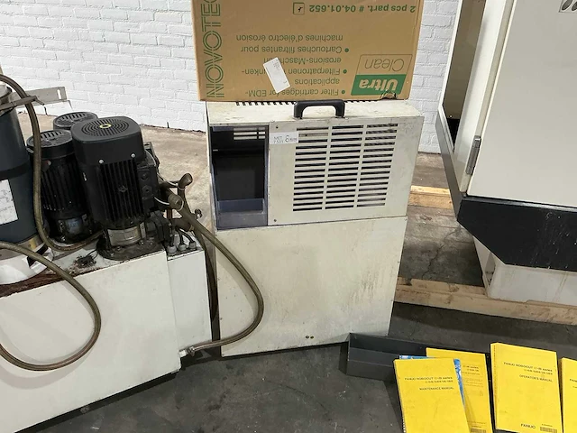 Fanuc - 2003 - robocut a-0ib - draadvonk- en erodeermachine - afbeelding 14 van  21