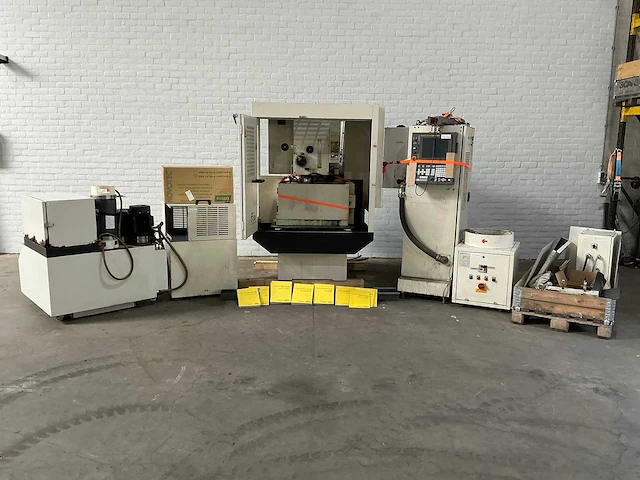 Fanuc - 2003 - robocut a-0ib - draadvonk- en erodeermachine - afbeelding 15 van  21