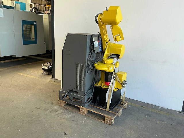 Fanuc - m-6i - robotic loader - 1999 - afbeelding 6 van  12