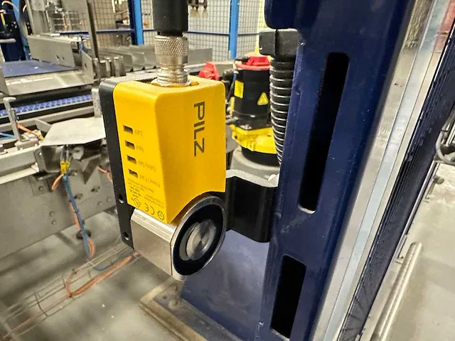 Fanuc - robot m-20 ia 20m - robot kleine broodkrat laden - afbeelding 6 van  24