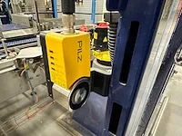 Fanuc - robot m-20 ia 20m - robot kleine broodkrat laden - afbeelding 6 van  24