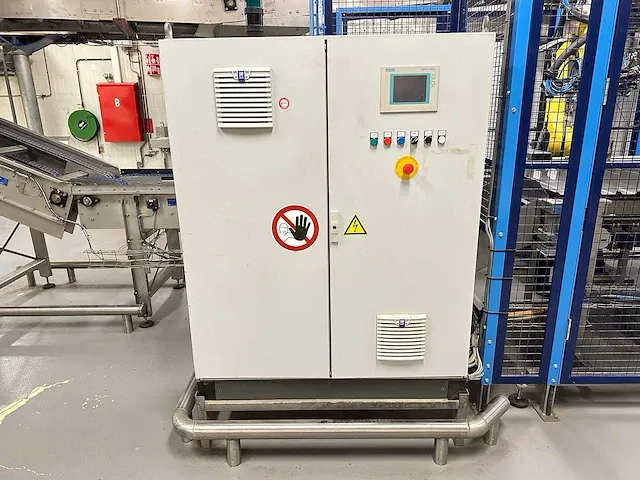 Fanuc - robot m-20 ia 20m - robot kleine broodkrat laden - afbeelding 13 van  24