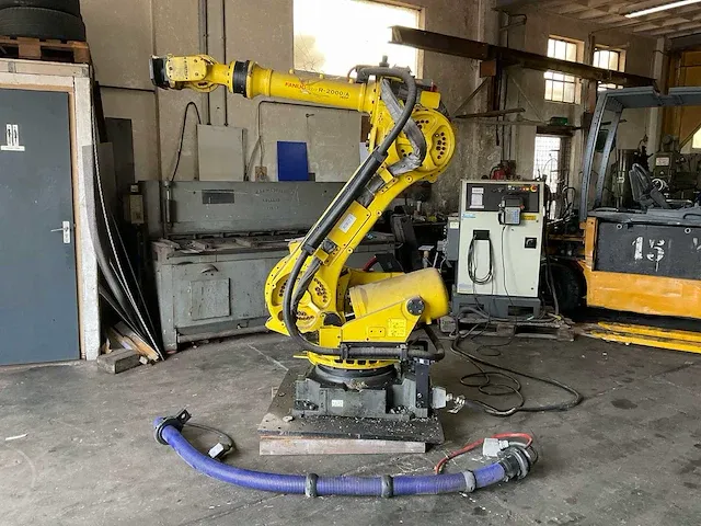 Fanuc - robot r-2000ia 165f - 2004 fanuc robot r-2000ia 165f robot arm - afbeelding 1 van  24