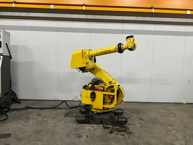 Fanuc r-2000ia 165f handling robot & r-j3ib schakelkast - afbeelding 1 van  6