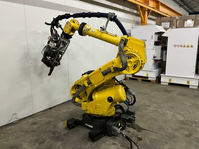 Fanuc r-2000ia 165f lasrobot & r-j3ib schakelkast - afbeelding 1 van  8